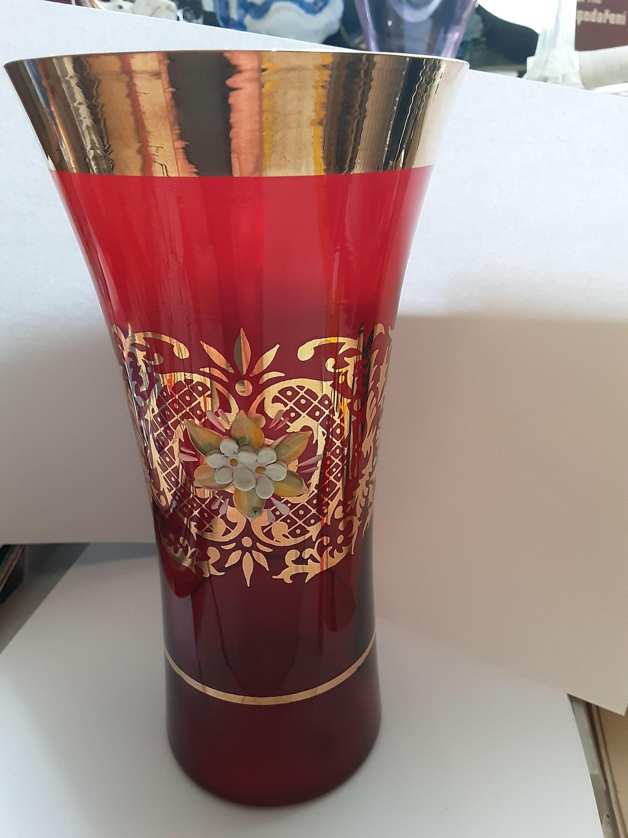 Rubínová,zlacená váza 5059